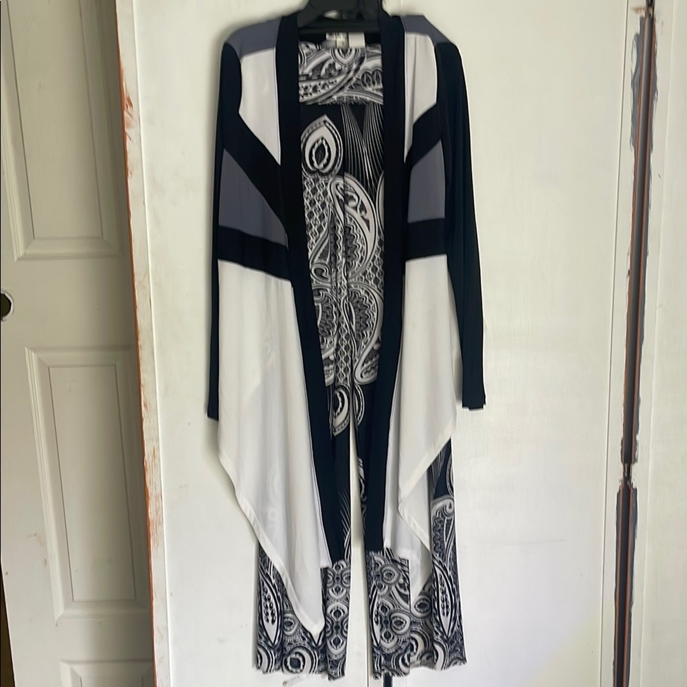 Black and White Patterned Women's Sweater